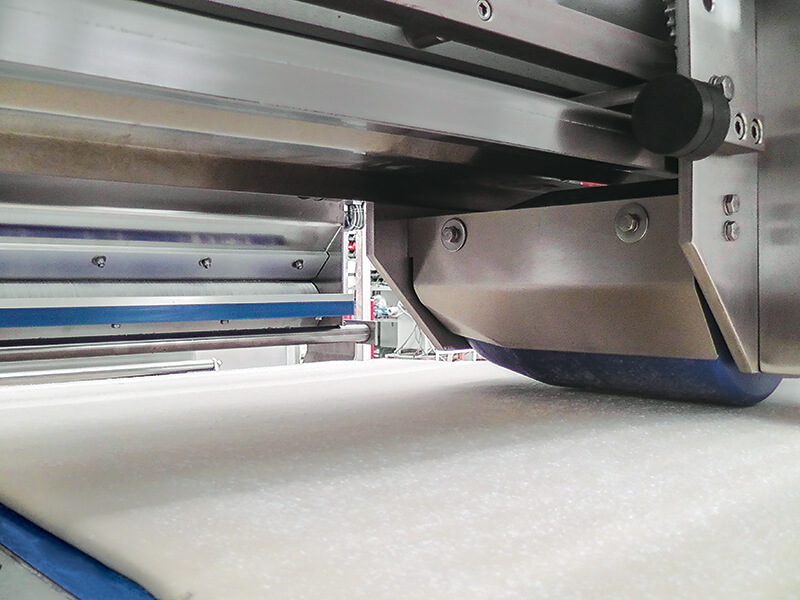 Compact laminating line (14)