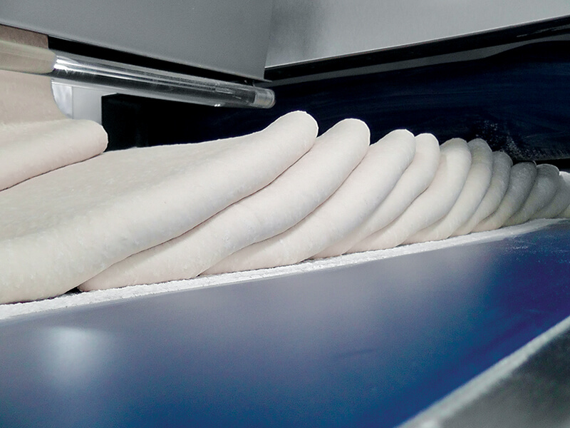 Laminating line (10)