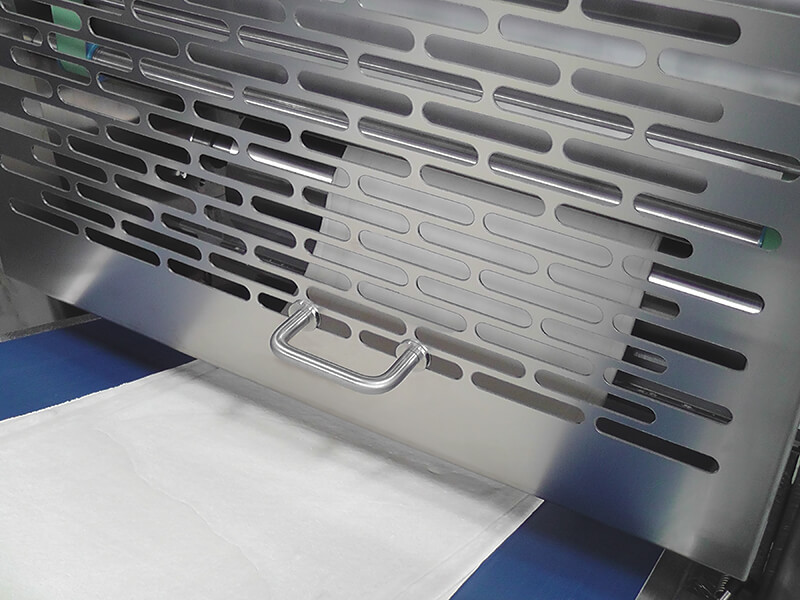 Laminating line (12)